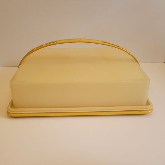 Vintage Yellow Tupperware Cake Carrier With Handle & Lid Model 9-329 - Picture 1 of 5